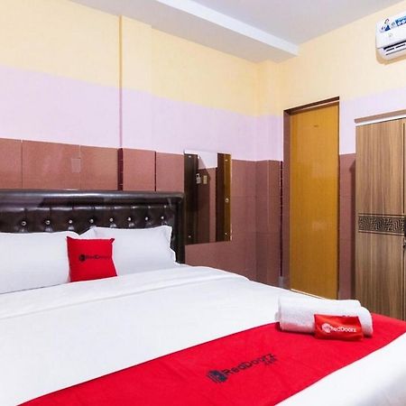 Reddoorz Plus @ Jalan Gatot Subroto Medan Sunggal Εξωτερικό φωτογραφία