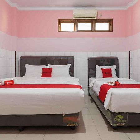 Reddoorz Plus @ Jalan Gatot Subroto Medan Sunggal Εξωτερικό φωτογραφία