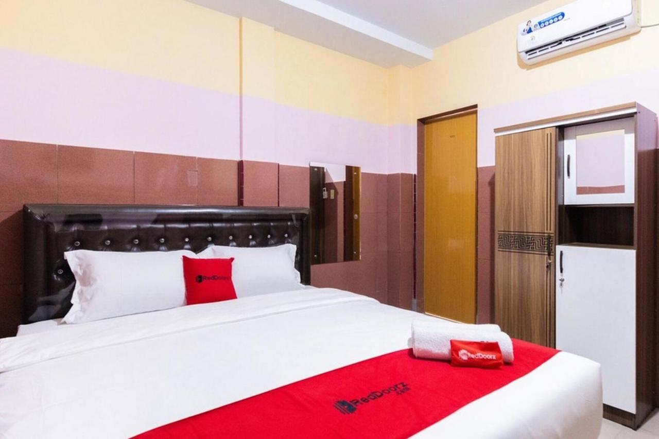 Reddoorz Plus @ Jalan Gatot Subroto Medan Sunggal Εξωτερικό φωτογραφία
